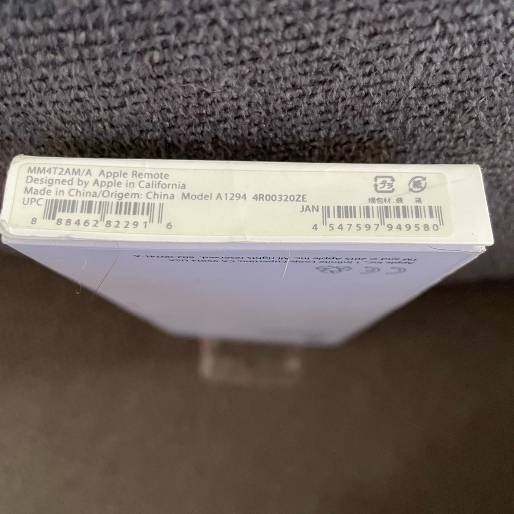 Apple White Remote Control - Picture 3 of 6